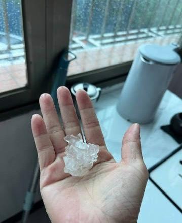七星配资 广州白云花都下冰雹了 强对流天气来袭