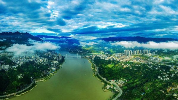 益配资 巴东：夏日不燥 江涛无华