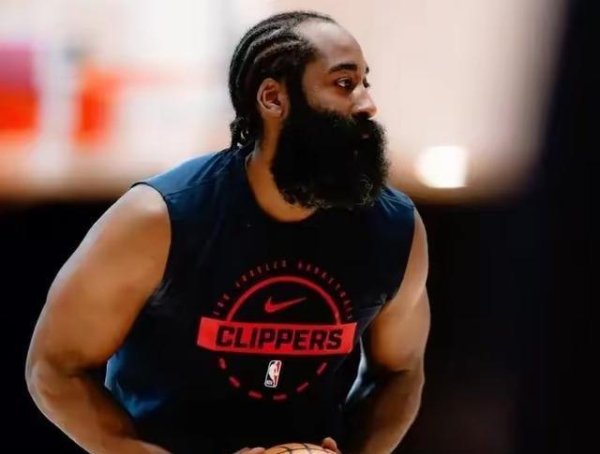 优配无忧 快船前锋D.琼斯表示：训练中哈登与保罗连续喂球&大家暴扣停不下